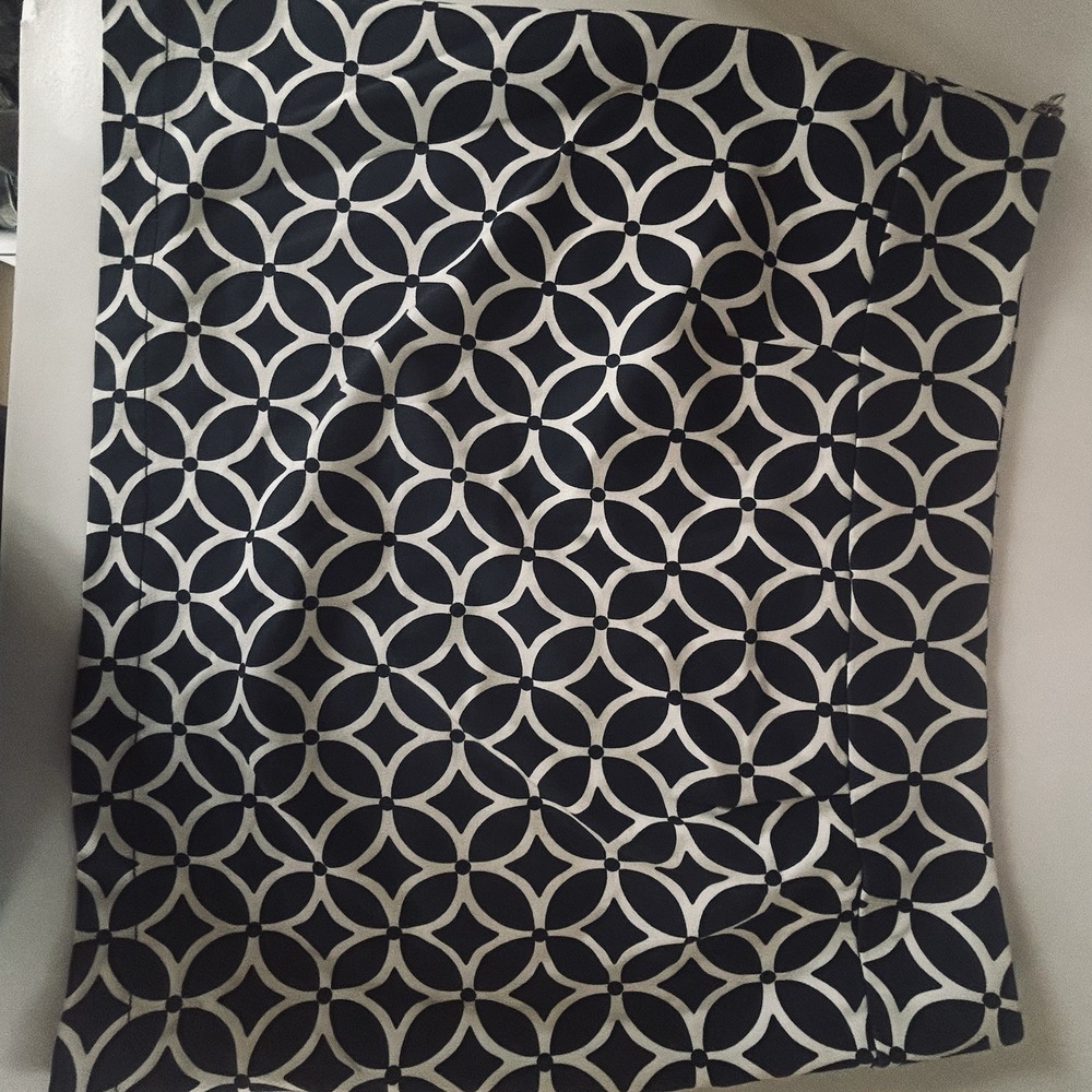 BANANA REPUBLIC Geometric Navy & White Stretch Midi Pencil Skirt Size 12 - Picture 7 of 7